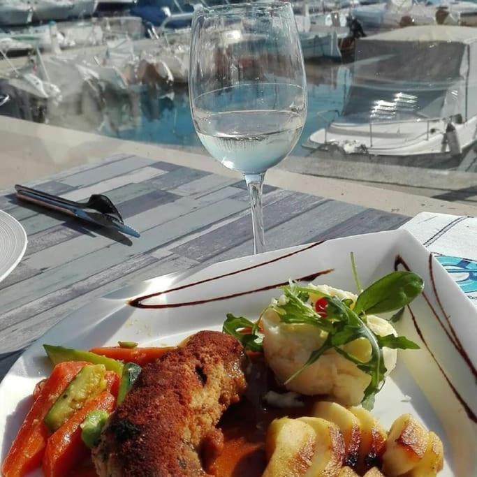 F2 Climatise A Golfe -Juan En Front De Mer Et Piscine Vallauris Eksteriør bilde