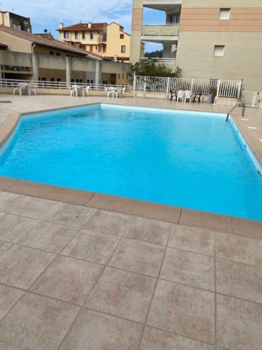 F2 Climatise A Golfe -Juan En Front De Mer Et Piscine Vallauris Eksteriør bilde